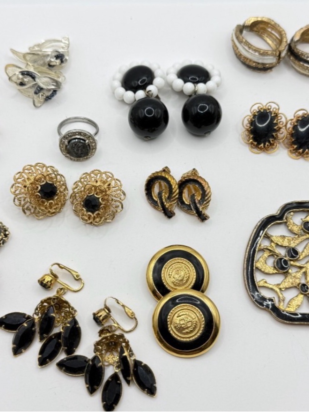 Vintage Black Gold Jewelry Lot - Picture 5 of 10